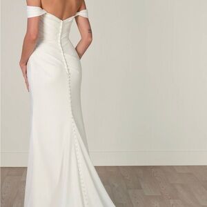 Elegant Off-Shoulder White Wedding Dress